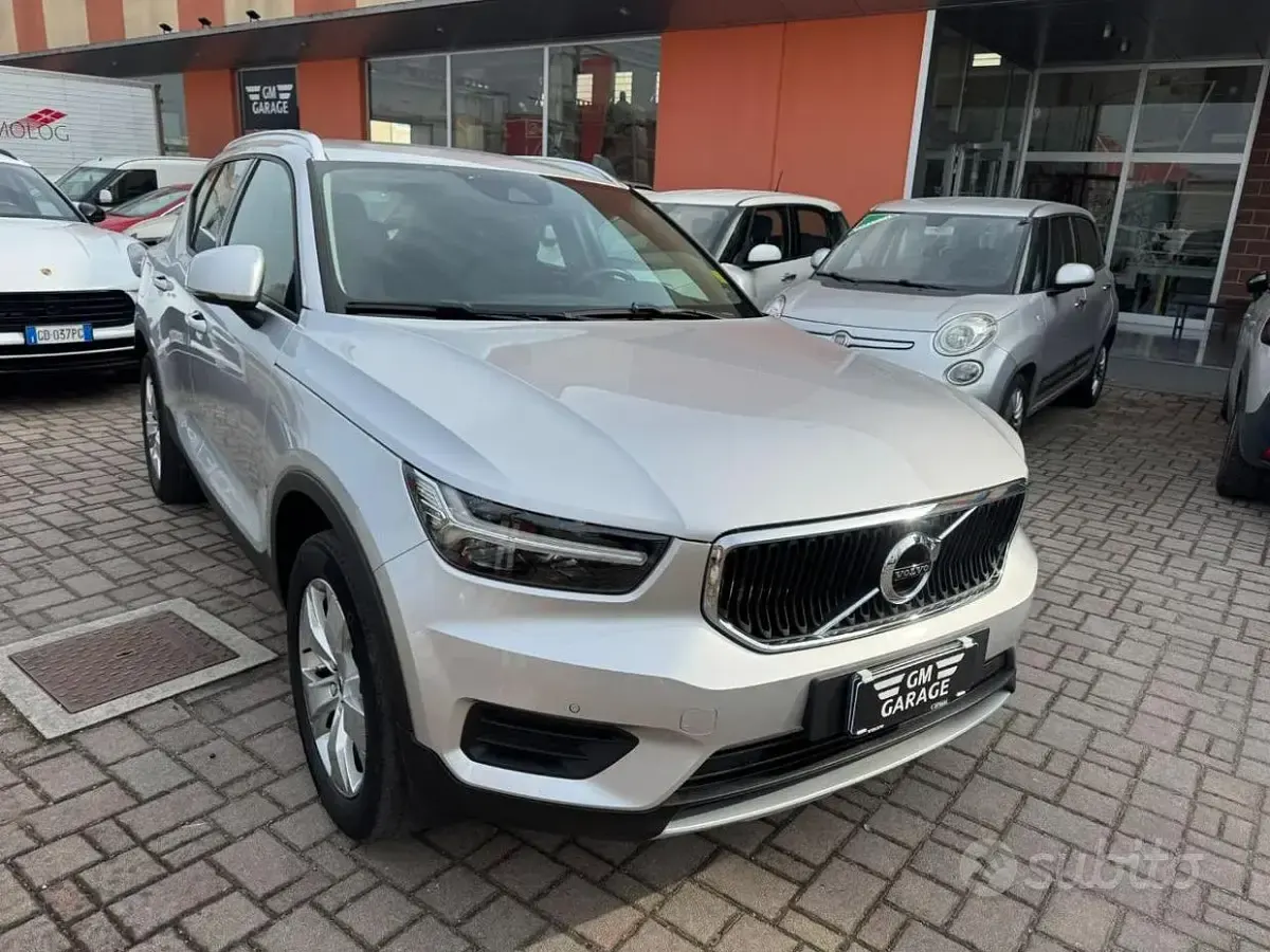 Usata Volvo XC40 Momentum 150 CV (110 kW) 2018 Grigio SUV