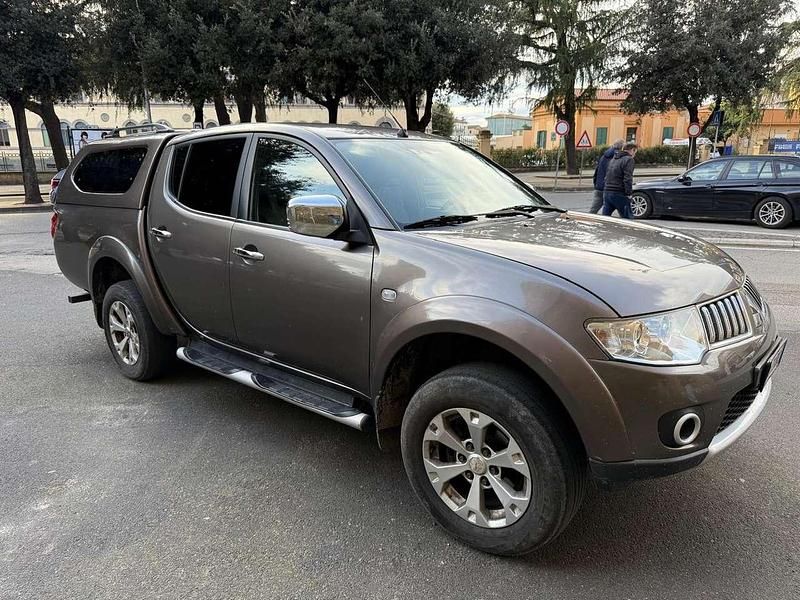 Usata Mitsubishi L200 Invite+ 136 CV (100 kW) 2011 Grigio Pick-up