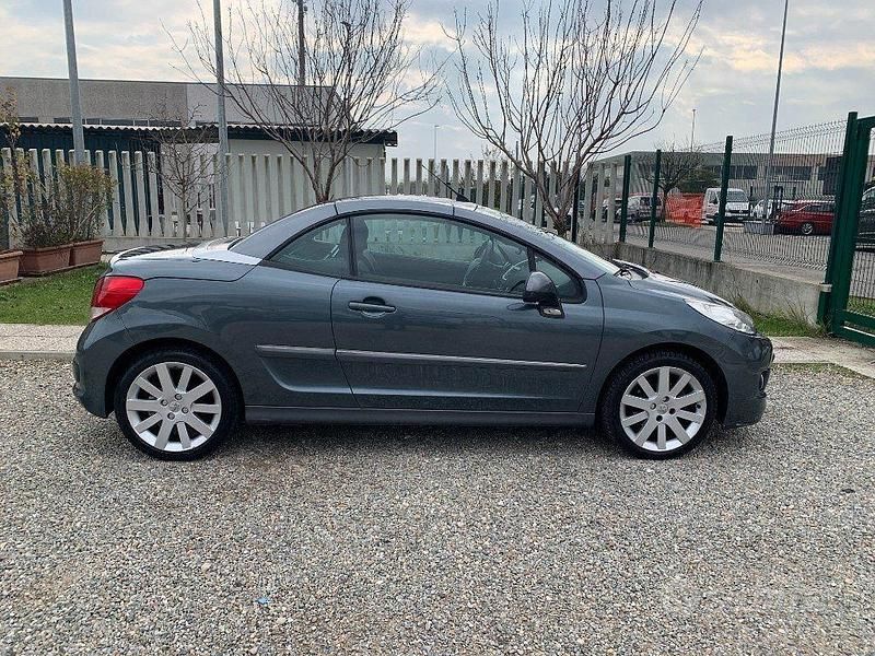 Usata Peugeot 207 CC Roland Garros 110 CV (80 kW) 2010 Grigio scuro Cabrio