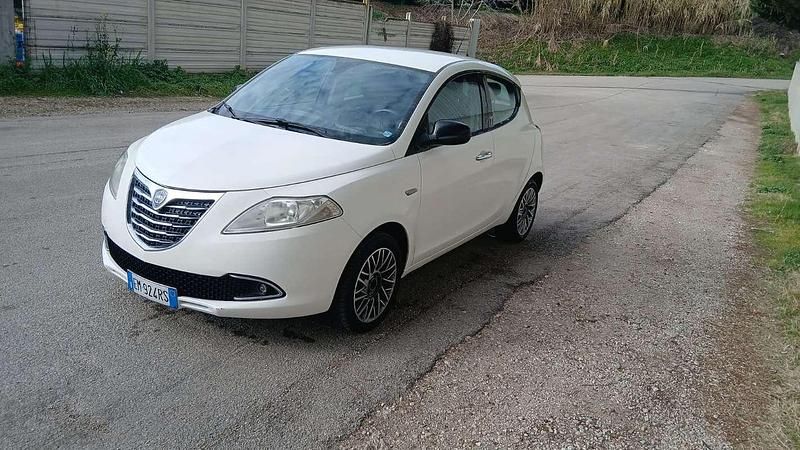 Usata Lancia Ypsilon Gold 95 CV (69 kW) 2012 Utilitaria