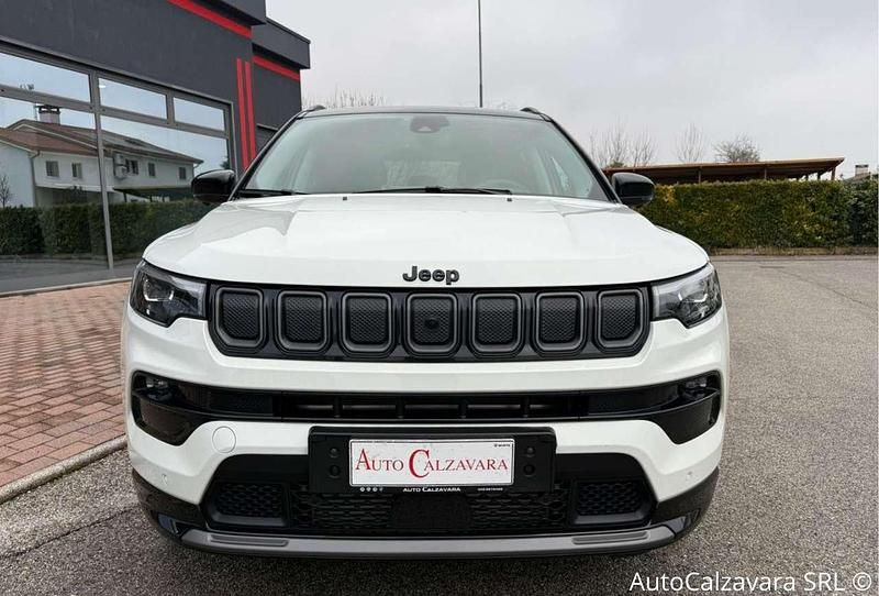 Usata Jeep Compass 131 CV (96 kW) 2024 Alpin white con tetto nero SUV