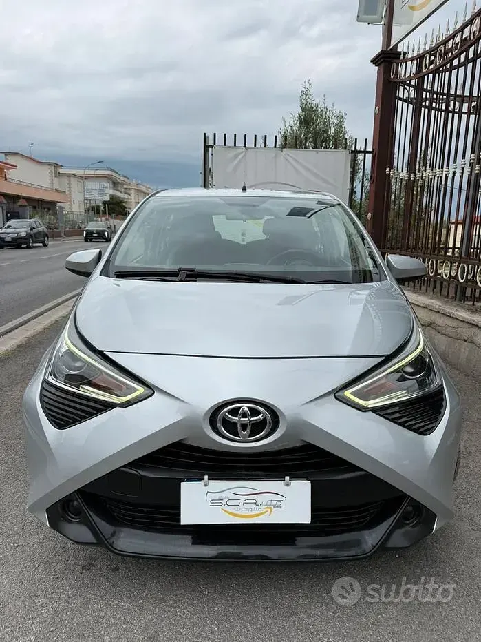 Usata Toyota Aygo Connect Style 72 CV (52 kW) 2020 Grigio Utilitaria