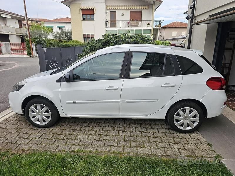Usata Renault Clio GrandTour 75 CV (55 kW) 2011 Bianco Station wagon