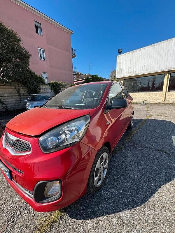 Usata Kia Picanto 68 CV (50 kW) 2012 Rosso Utilitaria