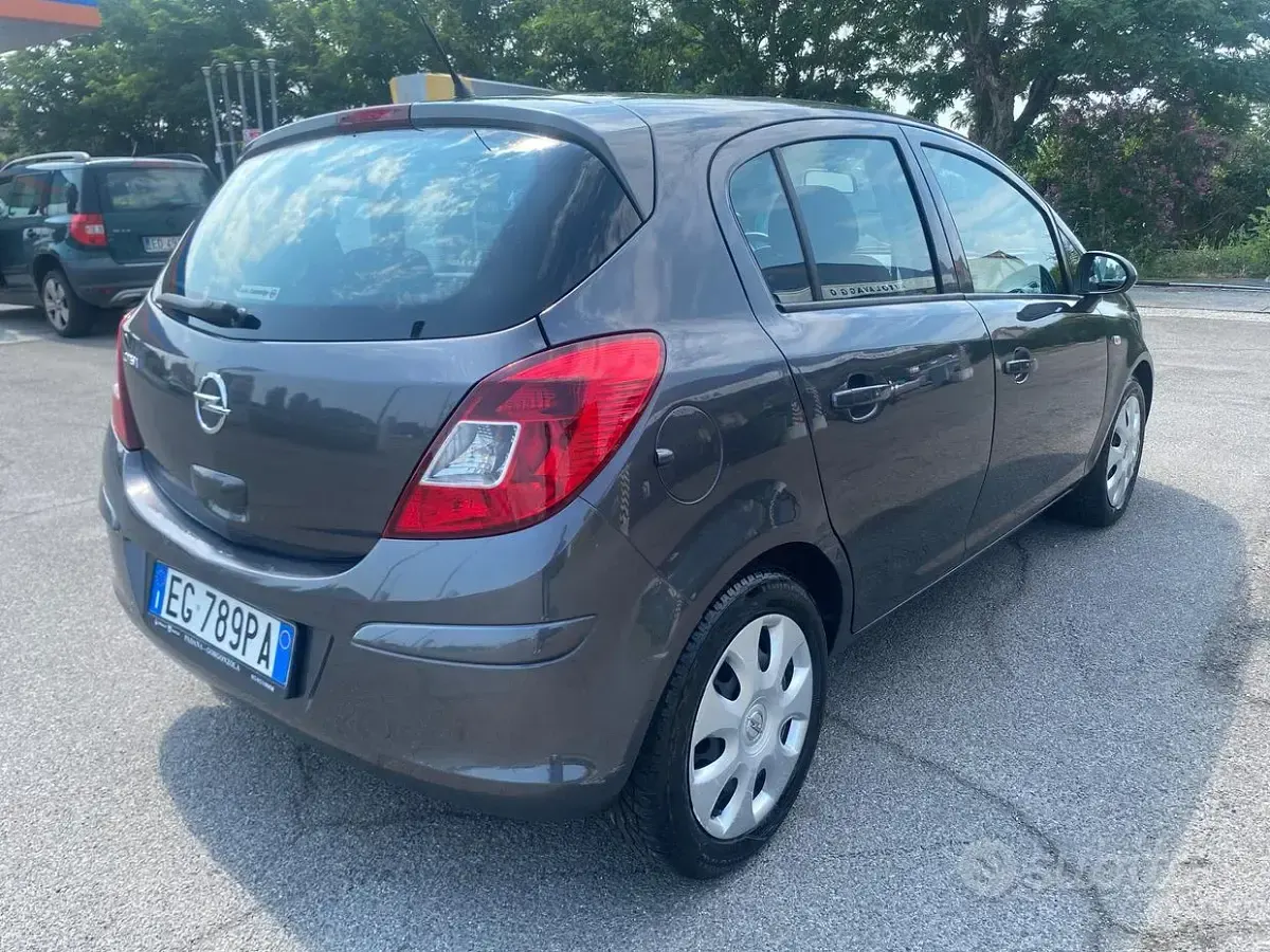 Usata Opel Corsa Cosmo 85 CV (62 kW) 2011 Nero Utilitaria