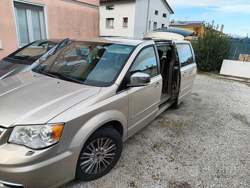 Usata Lancia Voyager 177 CV (130 kW) 2014 Grigio Monovolume