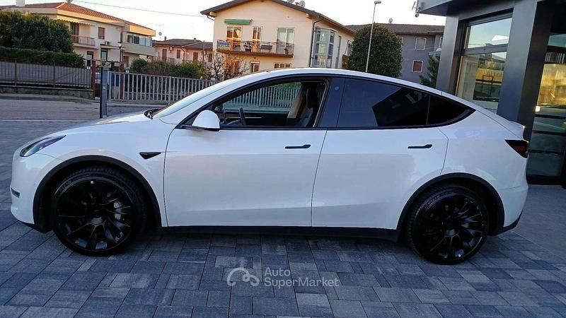 Usata Tesla Model Y 152 kW (208 CV) 2022 Bianco SUV