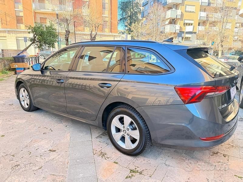 Usata Skoda Octavia Executive 116 CV (85 kW) 2021 Grigio Station wagon