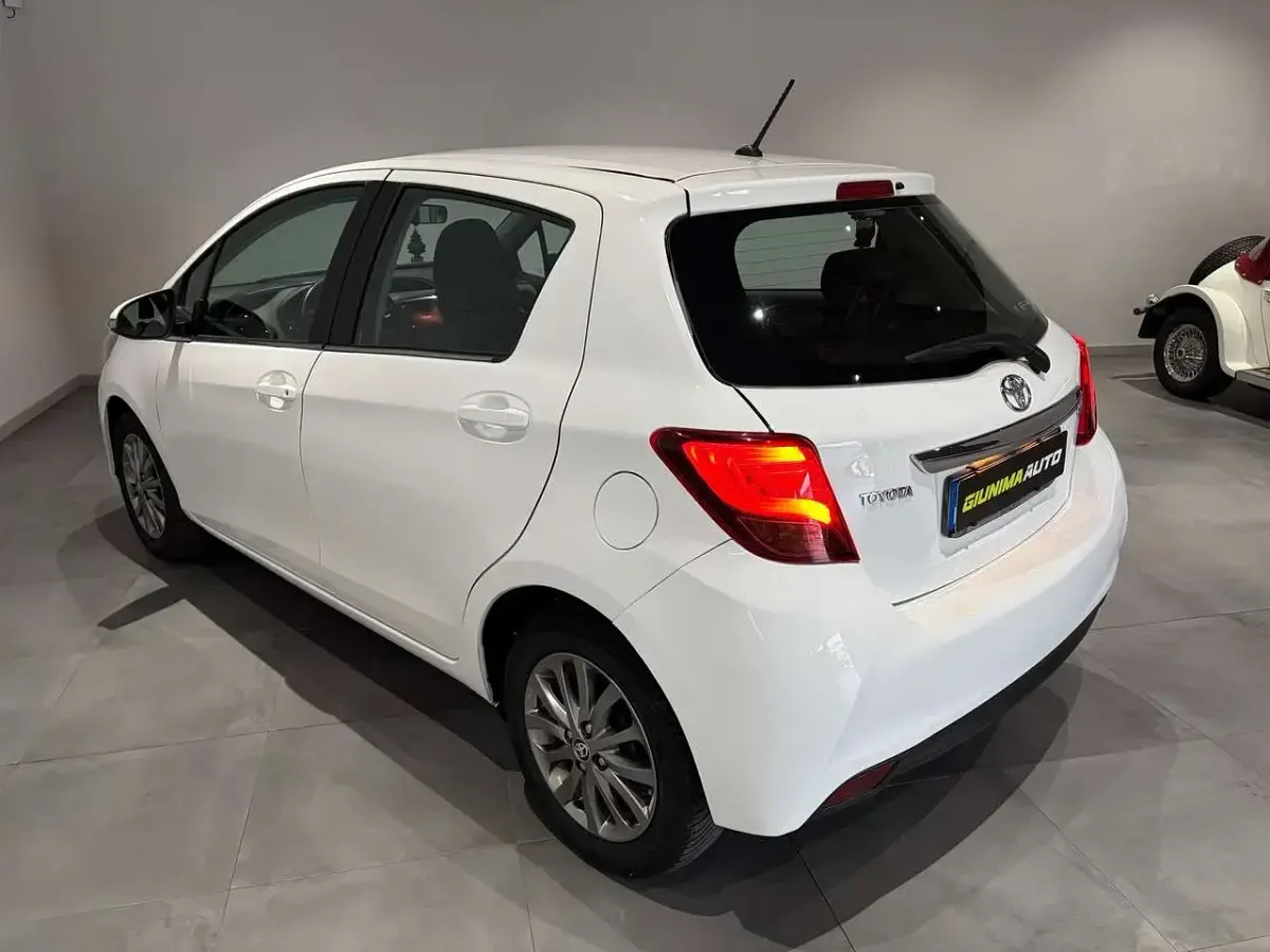 Usata Toyota Yaris 69 CV (50 kW) 2017 Bianco Berlina