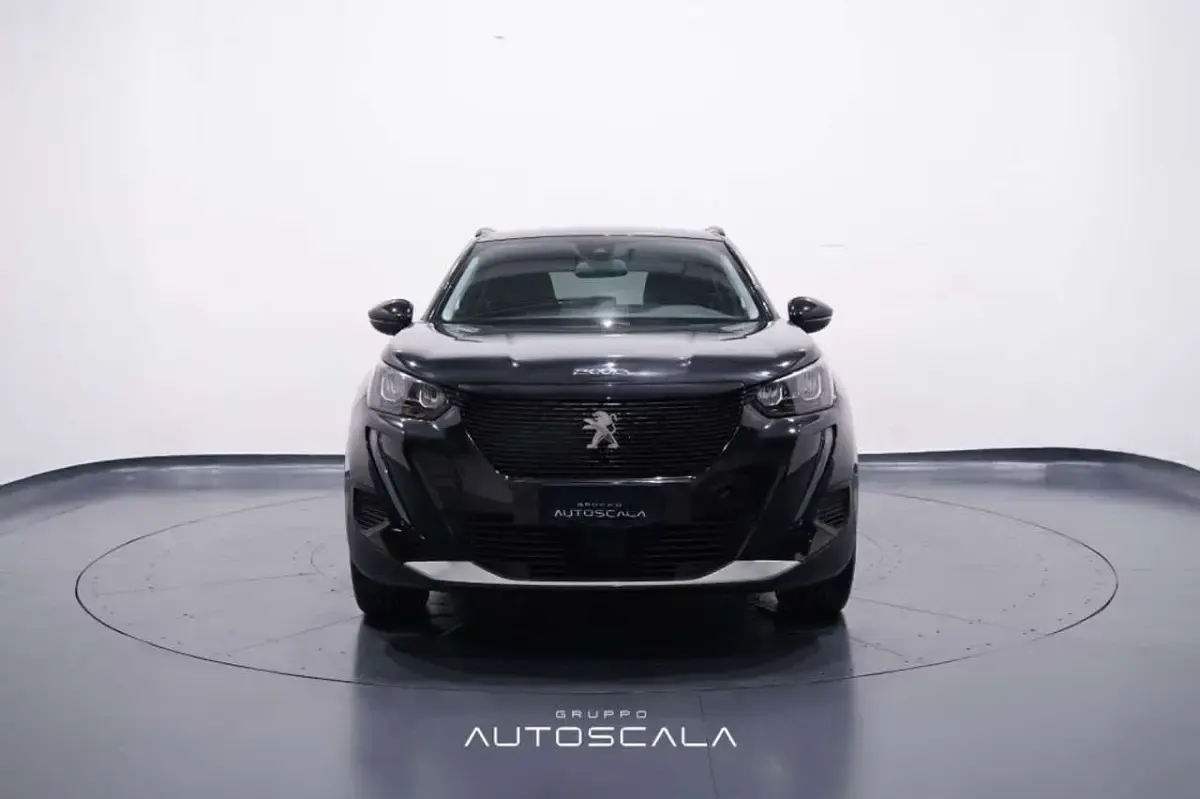 Usata Peugeot e-2008 Allure 56 kW (77 CV) 2021 Nero perla SUV