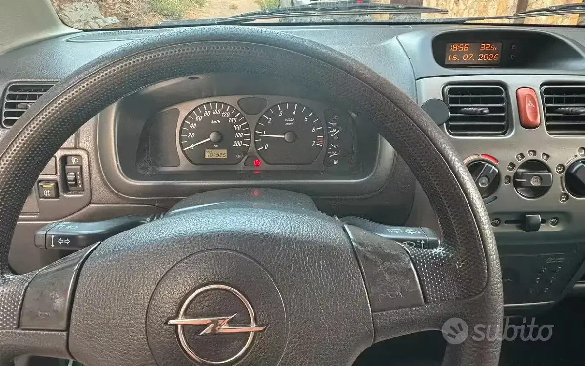 Usata Opel Agila 80 CV (58 kW) 2004 Verde Monovolume