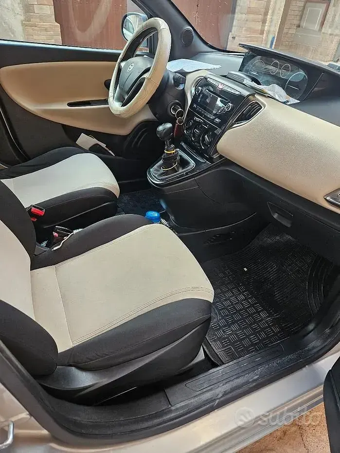 Usata Lancia Ypsilon 95 CV (69 kW) 2013 Utilitaria