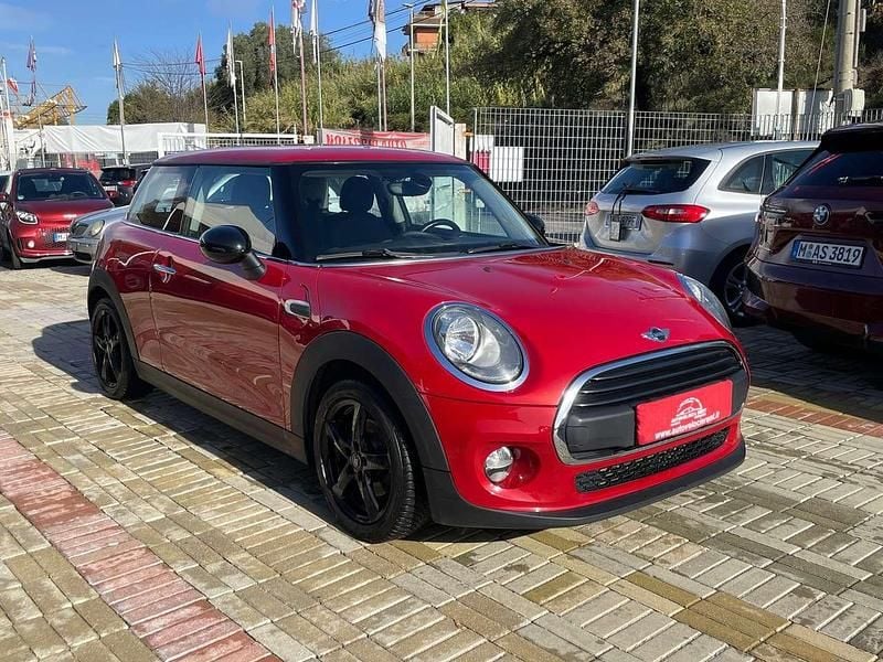 Usata Mini ONE 102 CV (75 kW) 2017 Rosso Utilitaria
