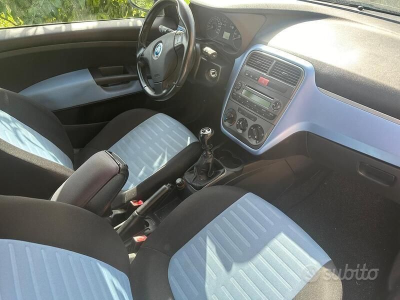 Usata 2006 Fiat Grande Punto Utilitaria | 3700 € (Buon prezzo) - Immagine 1/4