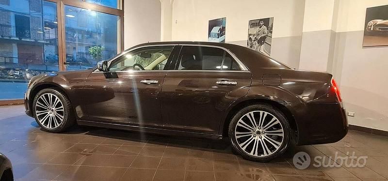 Usata Lancia Thema 239 CV (175 kW) 2011 Marrone Berlina