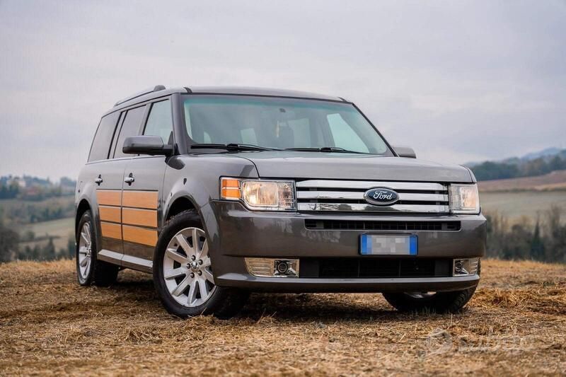 Grigio Usata 2009 Ford Flex SUV | 16.500 € - Immagine 1/4
