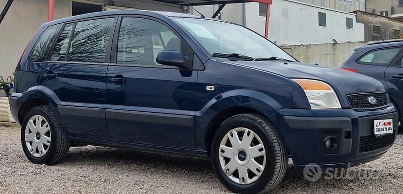 Usata Ford Fusion Titanium 80 CV (58 kW) 2009 Blu/azzurro Utilitaria