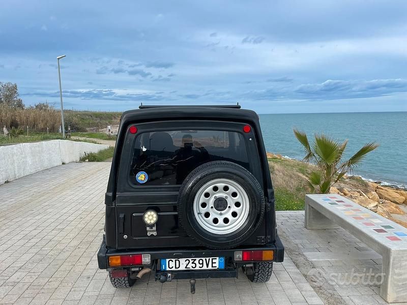 Usata Suzuki Samurai 64 CV (47 kW) 1988 Nero SUV