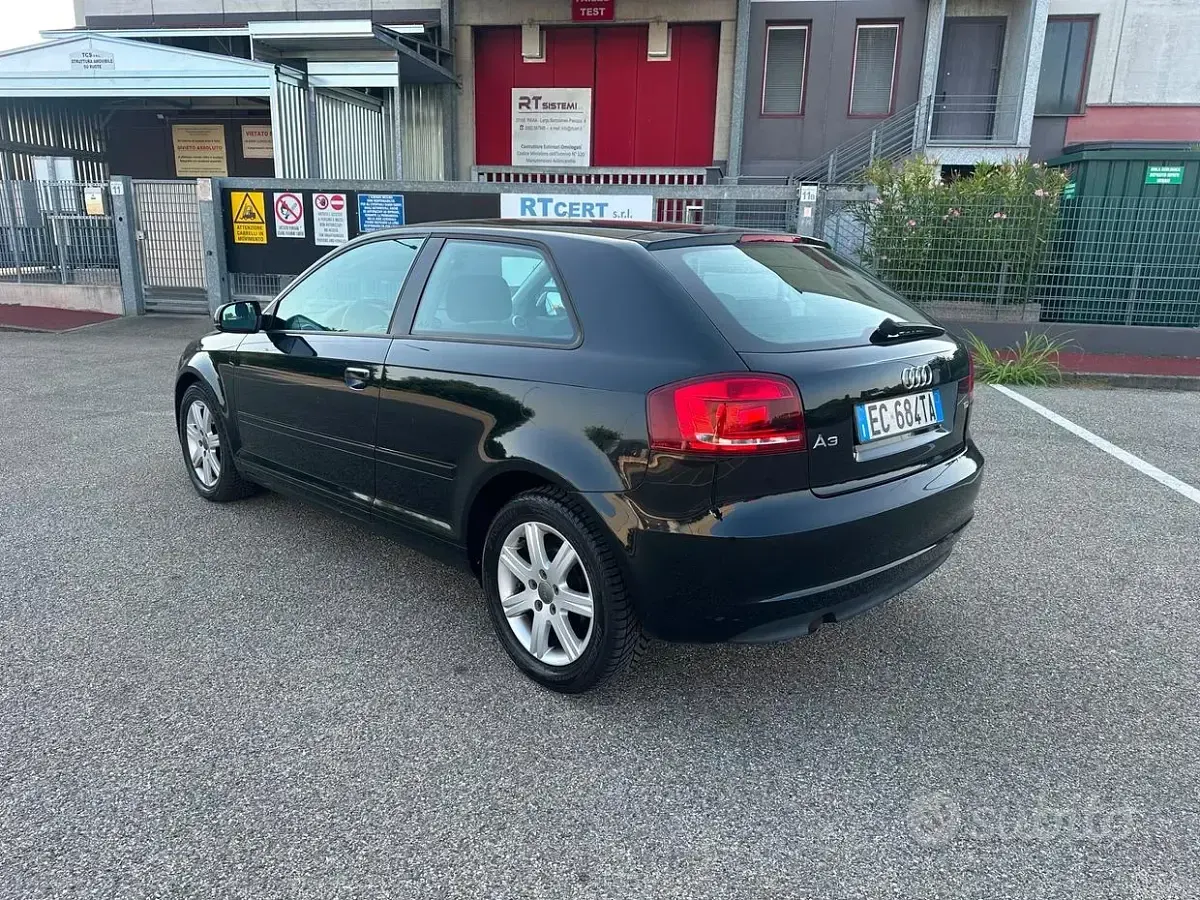 Usata Audi A3 Young 90 CV (66 kW) 2010 Nero Utilitaria