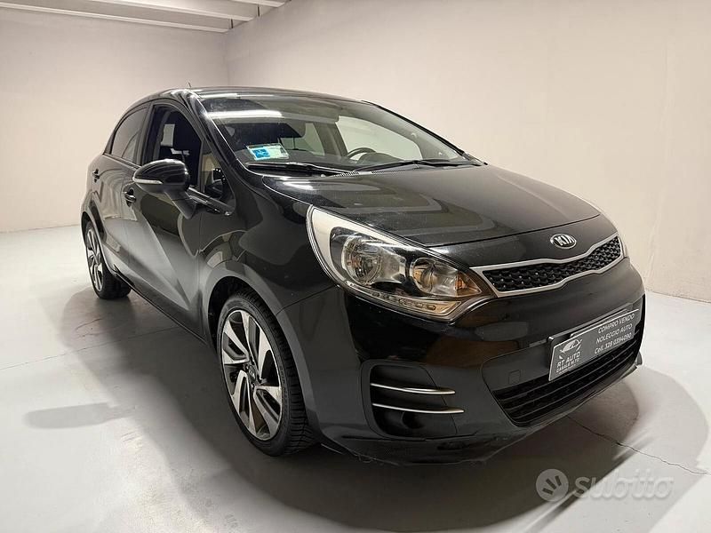 Nero Usata 2017 Kia Rio Active Tre volumi | 7800 € (Buon prezzo) - Immagine 1/4