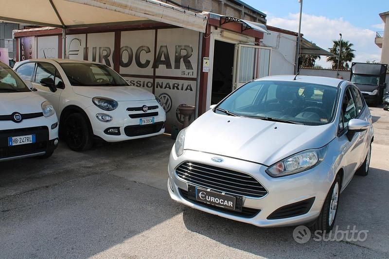Usata Ford Fiesta 92 CV (67 kW) 2014 Grigio Utilitaria