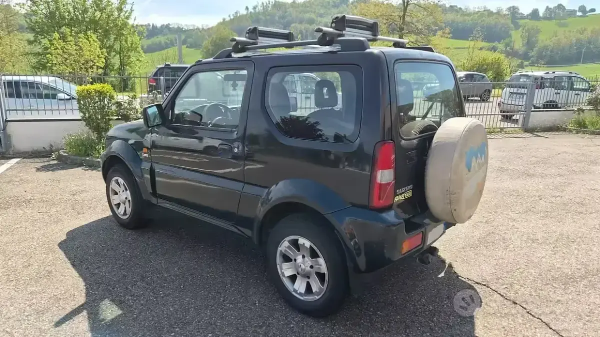 Second-hand Suzuki Jimny 86 CP (63 kW) 2006 Negru SUV