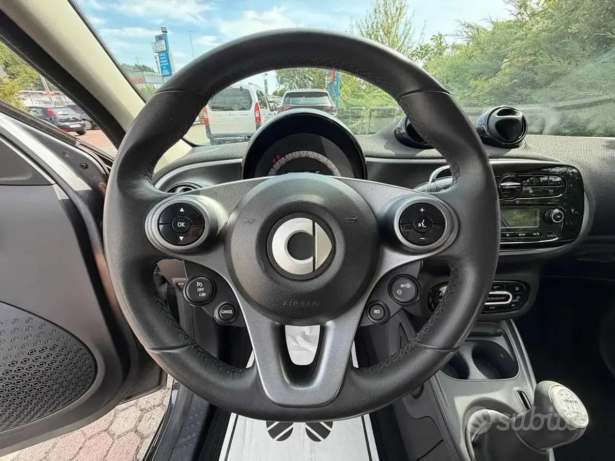 Usata Smart ForFour 71 CV (52 kW) 2016 Grigio Utilitaria