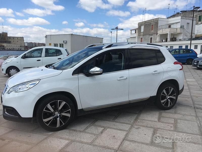 Usata Peugeot 2008 Allure 92 CV (67 kW) 2014 Bianco SUV