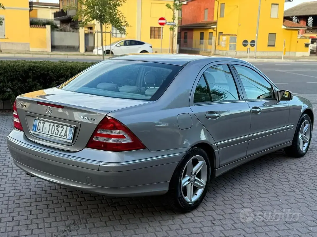 Usata Mercedes C320 218 CV (160 kW) 2005 Berlina