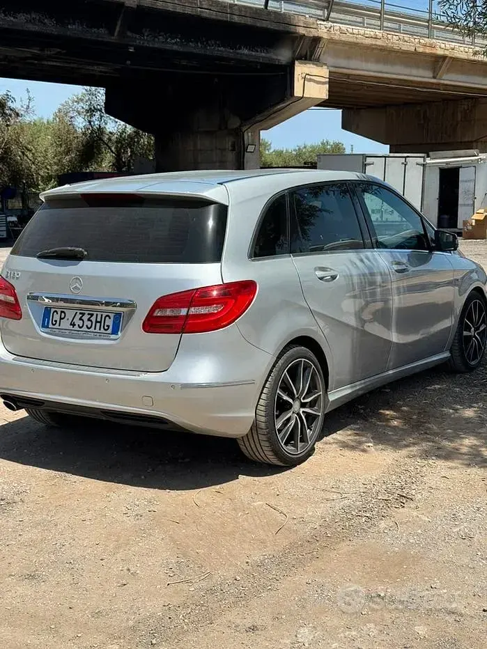 Usata Mercedes B180 122 CV (89 kW) 2014 Utilitaria