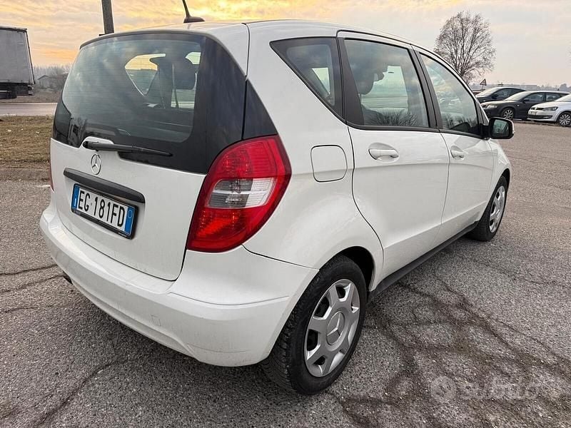 Usata Mercedes A160 Elegance 82 CV (60 kW) 2011 Bianco Utilitaria