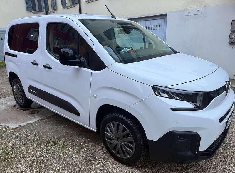 Usata Citroën Berlingo 131 CV (96 kW) 2025 Bianco Monovolume