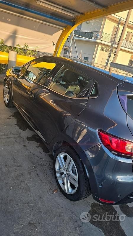 Usata Renault Clio IV 78 CV (57 kW) 2018 Grigio Berlina