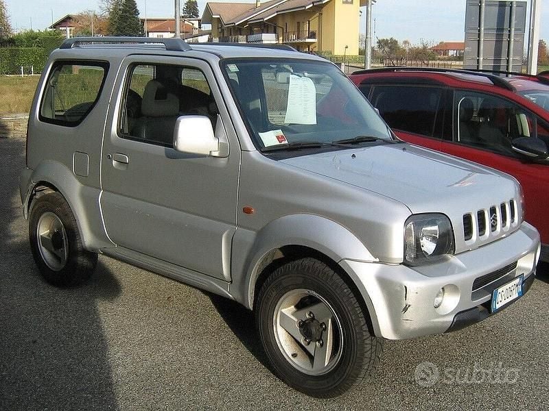 Usata Suzuki Jimny 82 CV (60 kW) 2004 Grigio SUV