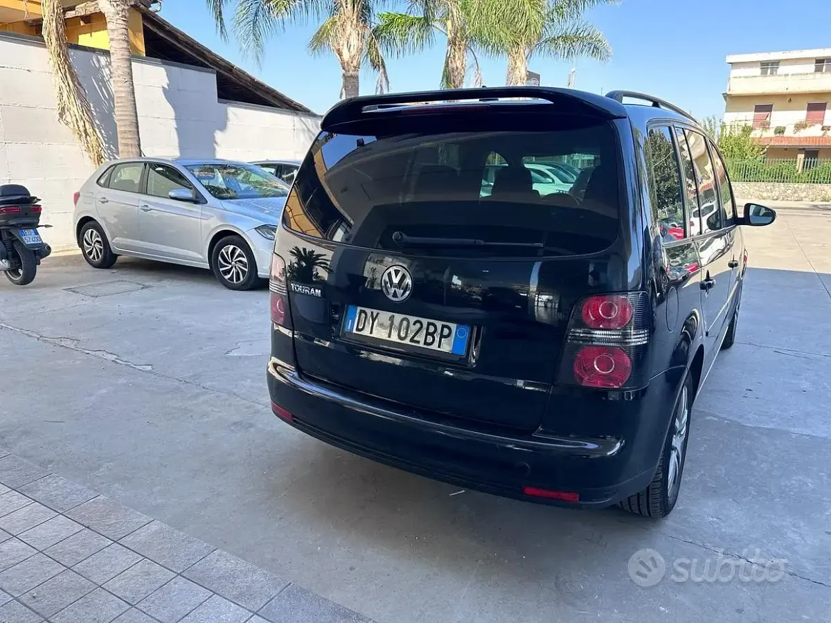 Usata VW Touran Conceptline 102 CV (75 kW) 2009 Nero Monovolume