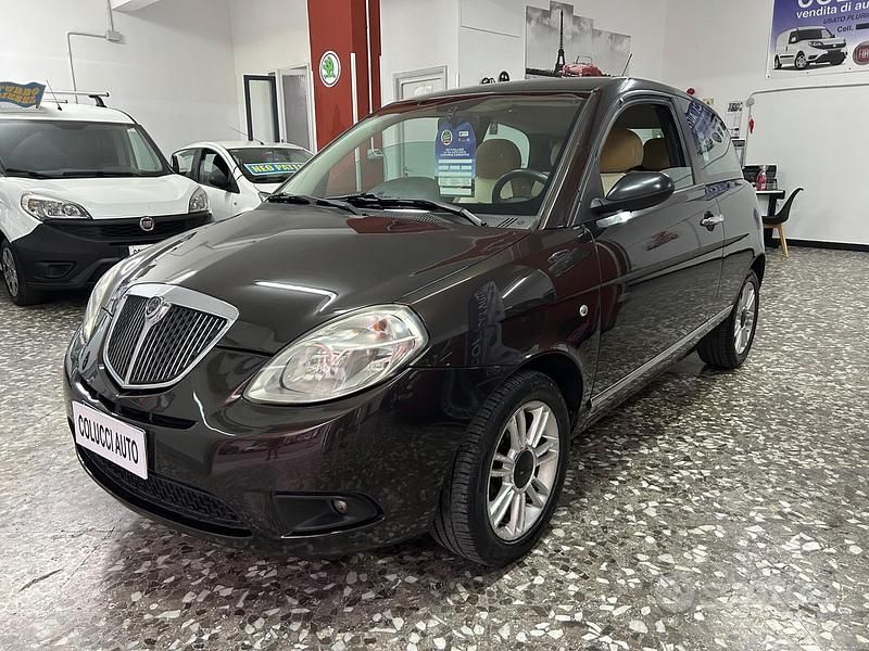 Usata Lancia Ypsilon 75 CV (55 kW) 2007 Marrone Utilitaria