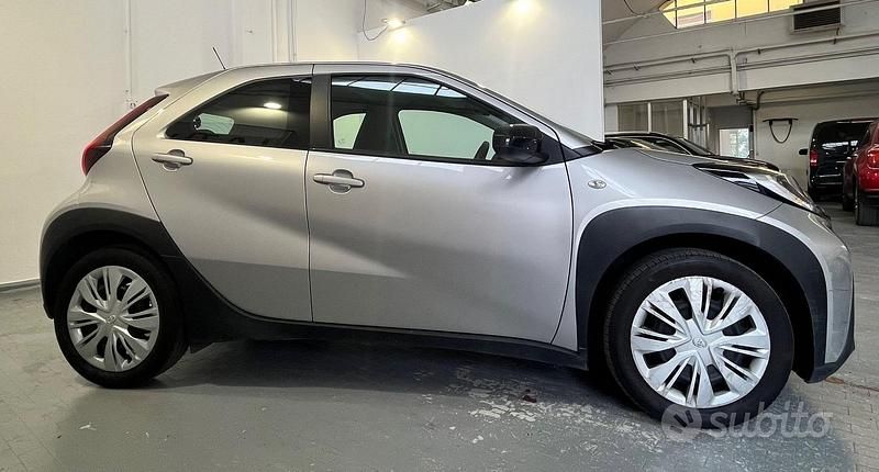 Usata Toyota Aygo X Lounge 72 CV (52 kW) 2022 Grigio SUV