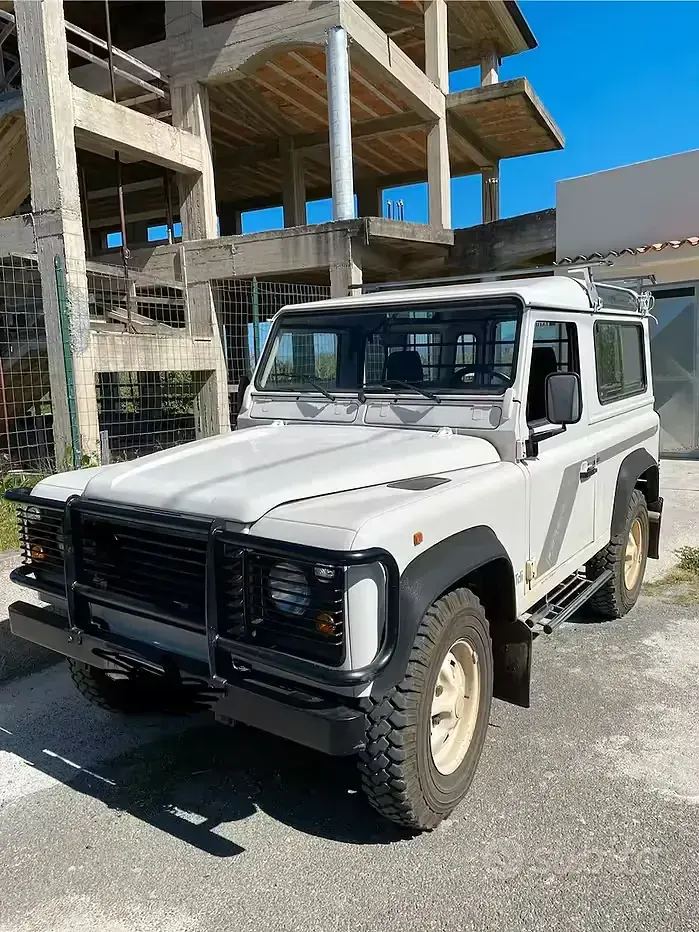Usata Land Rover Defender 86 CV (63 kW) 1997 SUV