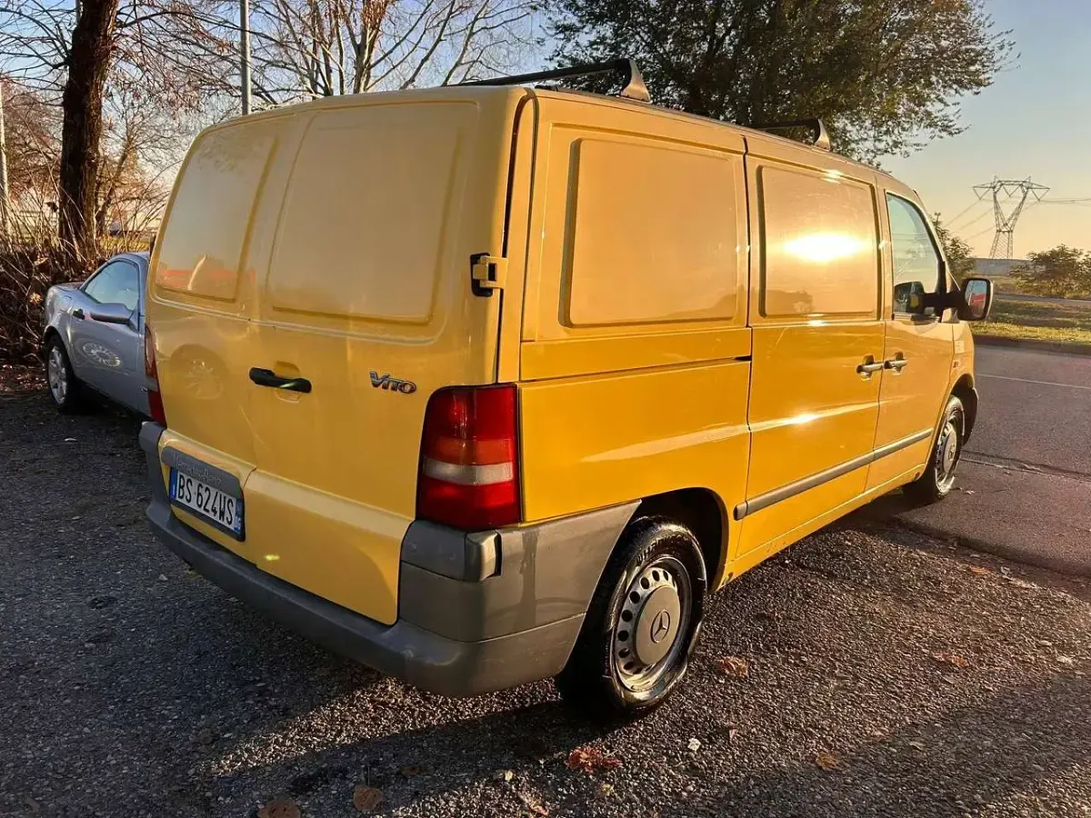 Usata Mercedes Vito 122 CV (89 kW) 2001 Giallo Furgone