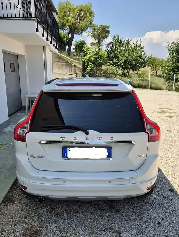 Usata Volvo XC60 Business Edition 150 CV (110 kW) 2017 Bianco SUV