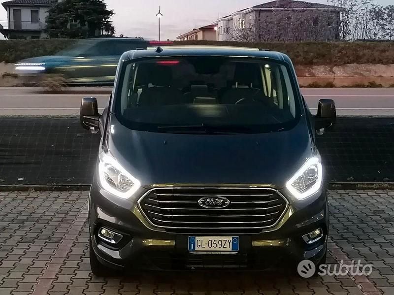 Usata Ford Tourneo Custom Titanium 150 CV (110 kW) 2023 Grigio Furgone