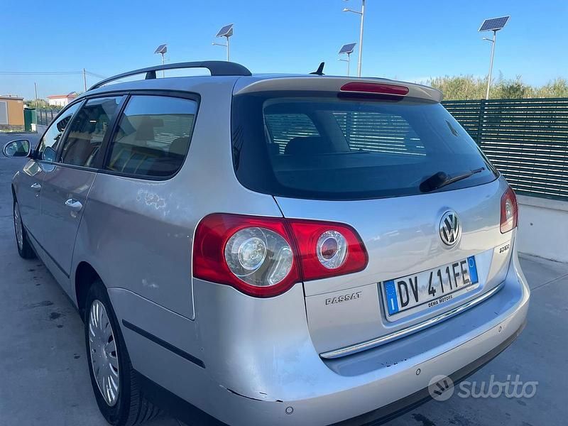 Grigio Usata 2006 VW Passat Station wagon | 3499 € - Immagine 1/4