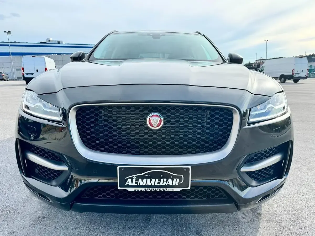 Usata Jaguar F-Pace R-Sport 180 CV (132 kW) 2019 Nero SUV