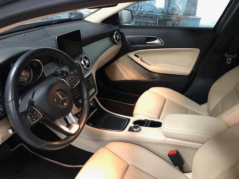 Usata Mercedes GLA180 Business 109 CV (80 kW) 2017 SUV