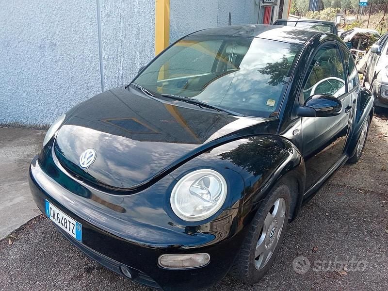Usata VW New Beetle 90 CV (66 kW) 2002 Nero Utilitaria