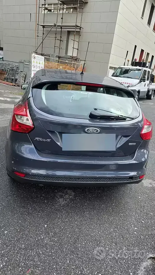 Usata Ford Focus 95 CV (69 kW) 2012 Blu Berlina
