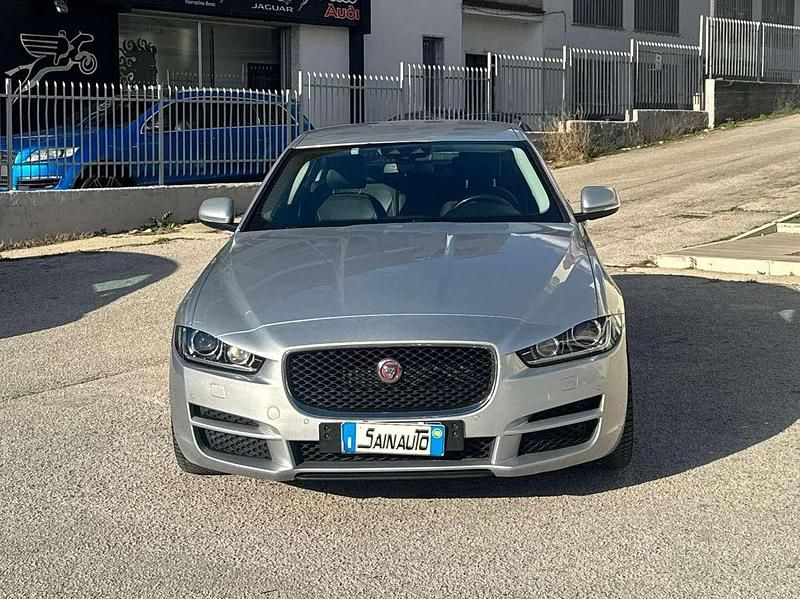 Usata Jaguar XE Portfolio 179 CV (131 kW) 2018 Argento Berlina