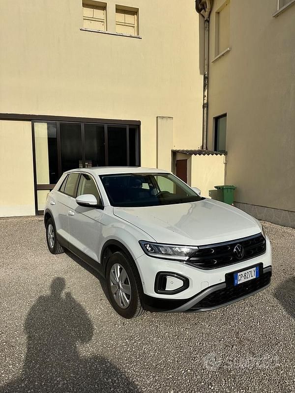 Usata VW T-Roc Life 110 CV (80 kW) 2023 Bianco SUV
