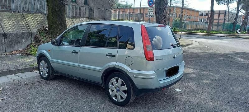 Usata Ford Fusion Titanium 68 CV (50 kW) 2004 Argento Utilitaria