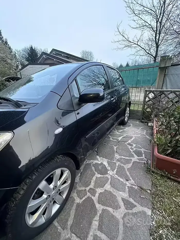 Usata Toyota Yaris 87 CV (63 kW) 2008 Nero Utilitaria